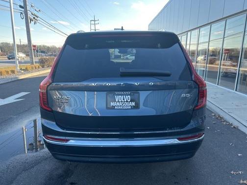 2025 Volvo XC90 B5 Plus 7-Seater