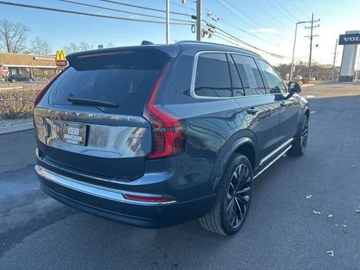 2025 Volvo XC90 B5 Plus 7-Seater