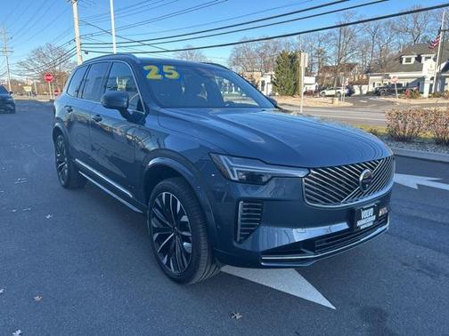 2025 Volvo XC90 B5 Plus 7-Seater