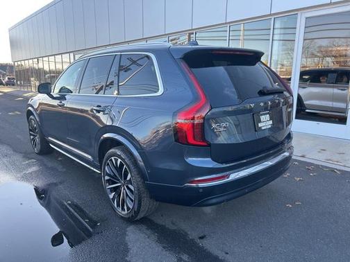 2025 Volvo XC90 B5 Plus 7-Seater
