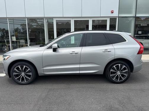 2022 Volvo XC60 B5 Momentum