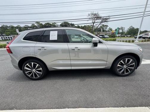 2022 Volvo XC60 B5 Momentum