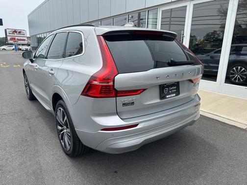 2022 Volvo XC60 B5 Momentum