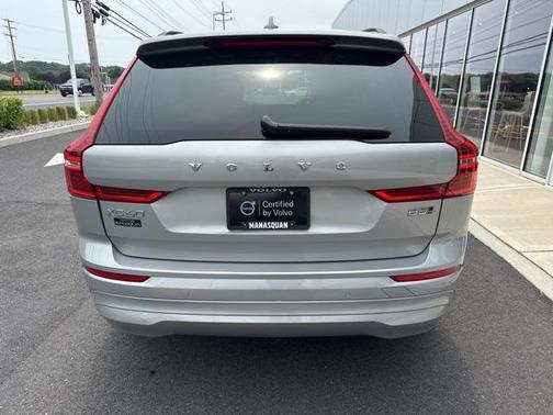 2022 Volvo XC60 B5 Momentum