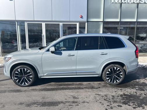 2025 Volvo XC90 B6 Plus 7-Seater
