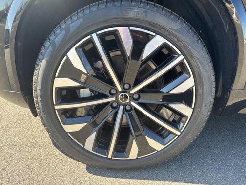 Onyx Black Metallic 2025 Volvo XC90 B6 Plus 7-Seater