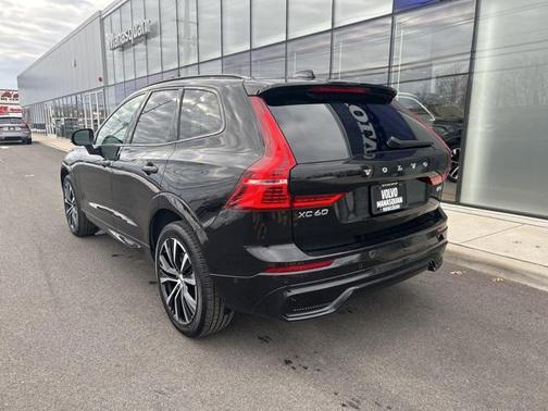 2025 Volvo XC60 B5 Plus