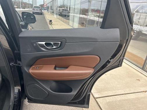 2025 Volvo XC60 B5 Plus