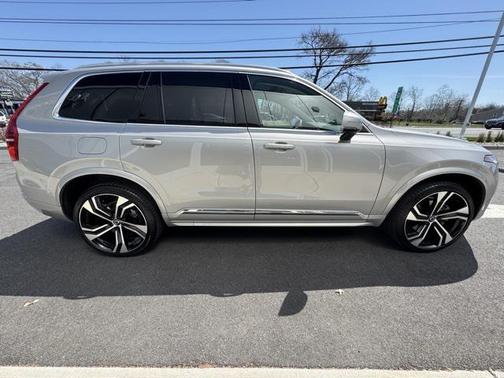 2024 Volvo XC90 B6 Ultimate Bright Theme 7-Seater