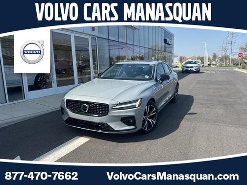 2024 Volvo S60 B5 Core Dark Theme