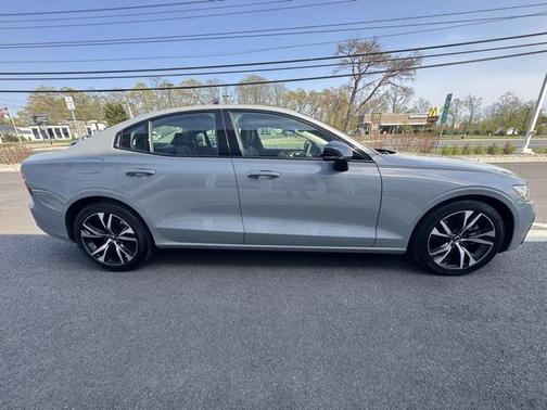 2024 Volvo S60 B5 Core Dark Theme