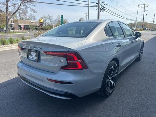 2024 Volvo S60 B5 Core Dark Theme