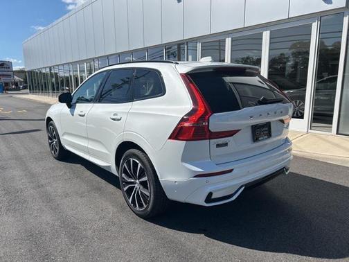 2025 Volvo XC60 B5 Plus