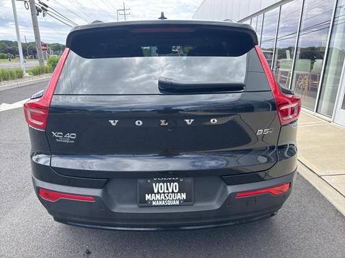 2025 Volvo XC40 B5 Plus Dark Theme