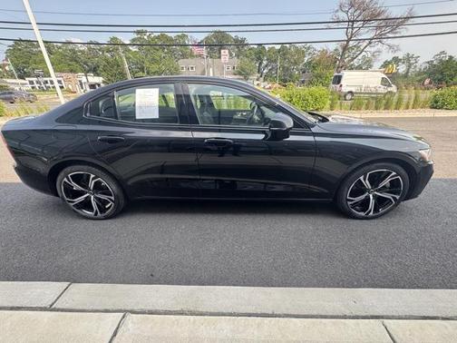 2025 Volvo S60 B5 Plus