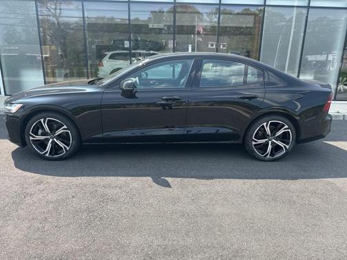 2025 Volvo S60 B5 Plus