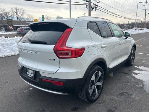 2025 Volvo XC40 B5 Plus Bright Theme
