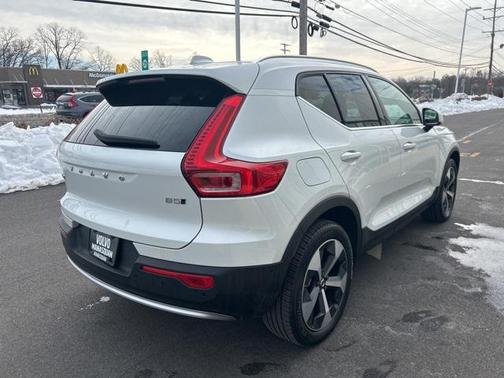 2025 Volvo XC40 B5 Plus Bright Theme