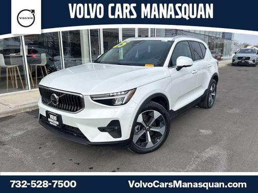 2025 Volvo XC40 B5 Plus Bright Theme