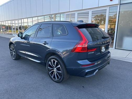 2025 Volvo XC60 B5 Plus