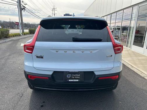 2025 Volvo XC40 B5 Plus Dark Theme