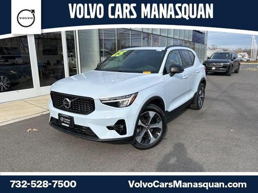 2025 Volvo XC40 B5 Plus Dark Theme