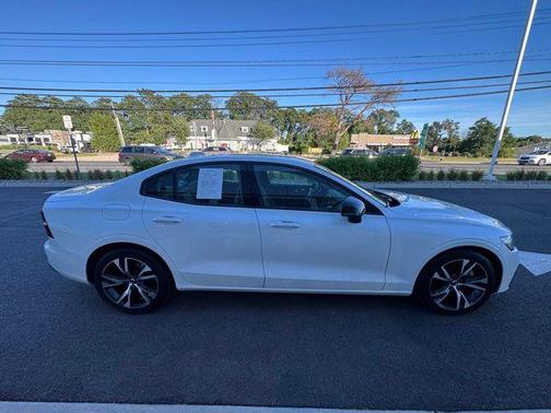 2024 Volvo S60 B5 Core Dark Theme