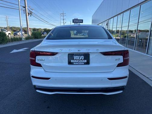 2024 Volvo S60 B5 Core Dark Theme