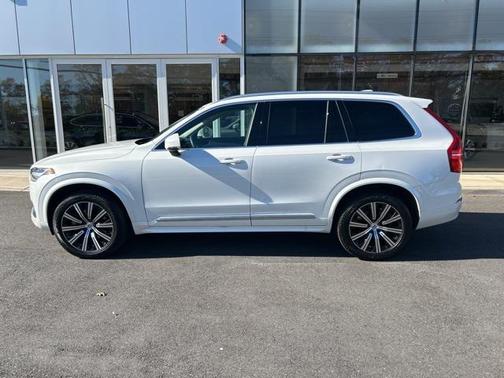 2024 Volvo XC90 B5 Core Bright Theme