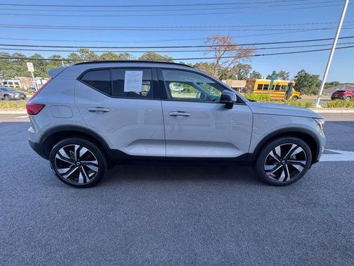 2025 Volvo XC40 B5 Plus Dark Theme