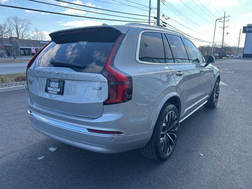 2025 Volvo XC90 B6 Plus 7-Seater