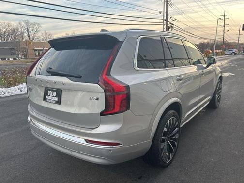 2025 Volvo XC90 B5 Plus 7-Seater