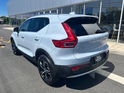 Cloud Blue 2025 Volvo XC40 B5 Core Bright Theme