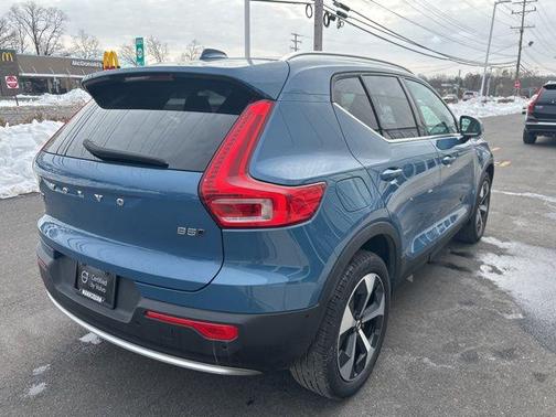 2025 Volvo XC40 B5 Plus Bright Theme