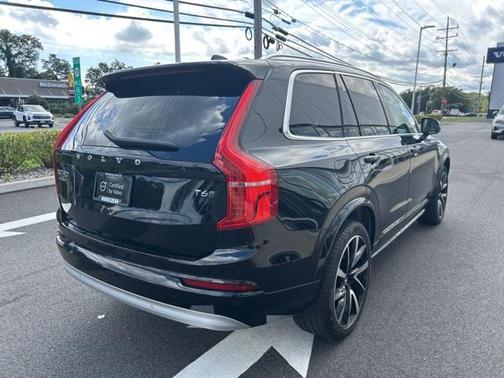 2022 Volvo XC90 T6 Momentum