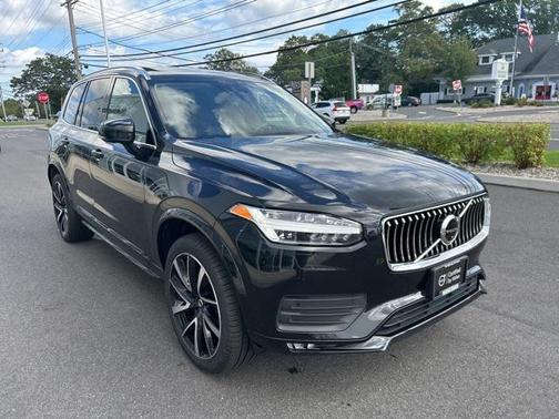 2022 Volvo XC90 T6 Momentum