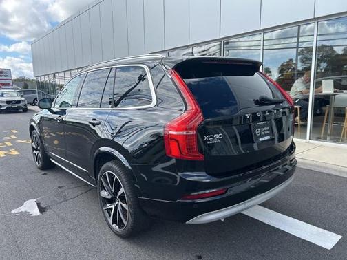 2022 Volvo XC90 T6 Momentum