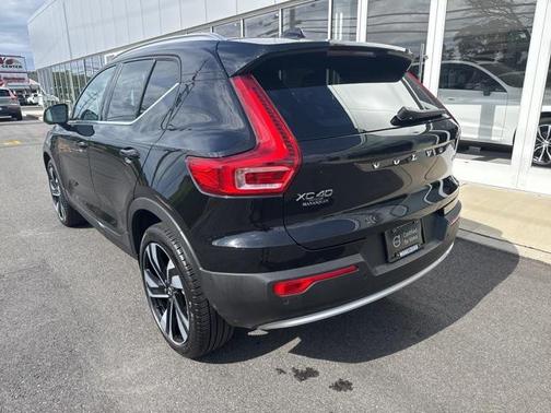 2025 Volvo XC40 B5 Plus Bright Theme