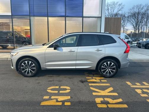 2025 Volvo XC60 B5 Plus