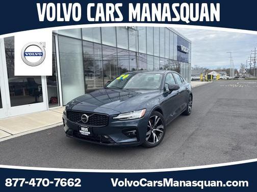 2024 Volvo S60 B5 Plus Dark Theme