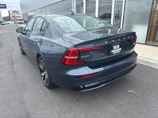 2024 Volvo S60 B5 Plus Dark Theme