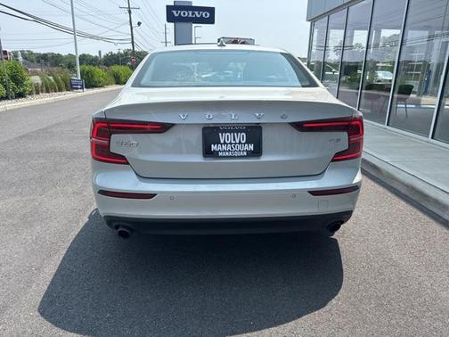 2020 Volvo S60 T5 Momentum