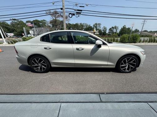 2020 Volvo S60 T5 Momentum