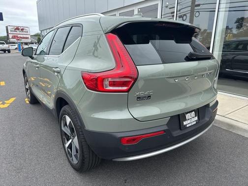 2023 Volvo XC40 B5 Plus Bright Theme