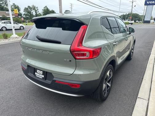 2023 Volvo XC40 B5 Plus Bright Theme