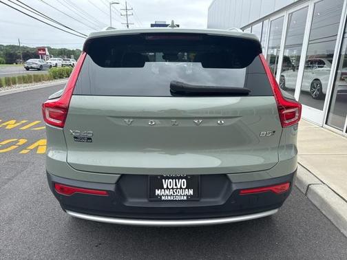 2023 Volvo XC40 B5 Plus Bright Theme