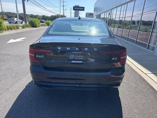 2024 Volvo S60 B5 Core Dark Theme