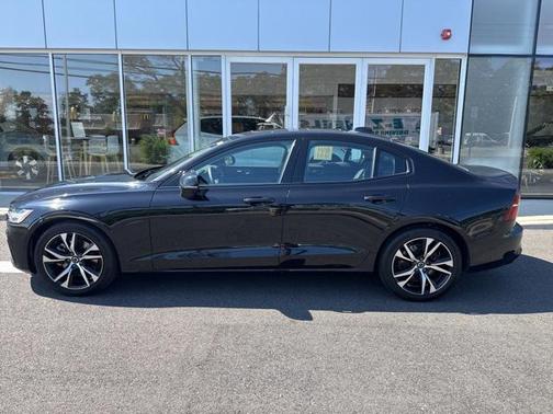 2024 Volvo S60 B5 Core Dark Theme