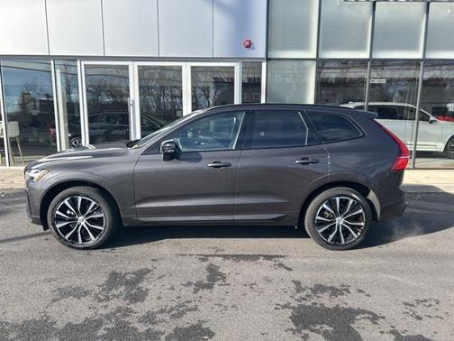 2025 Volvo XC60 B5 Plus