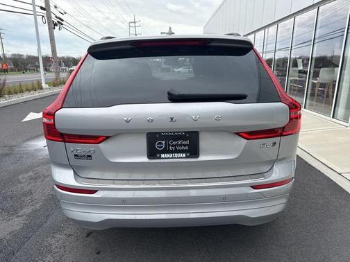 2022 Volvo XC60 B5 Momentum